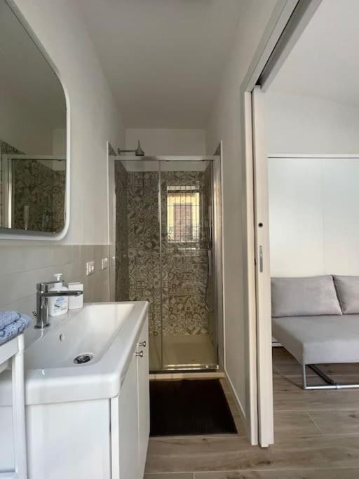 Appartement Grazioso Monolocale à Milan Extérieur photo