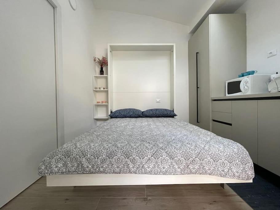 Appartement Grazioso Monolocale à Milan Extérieur photo