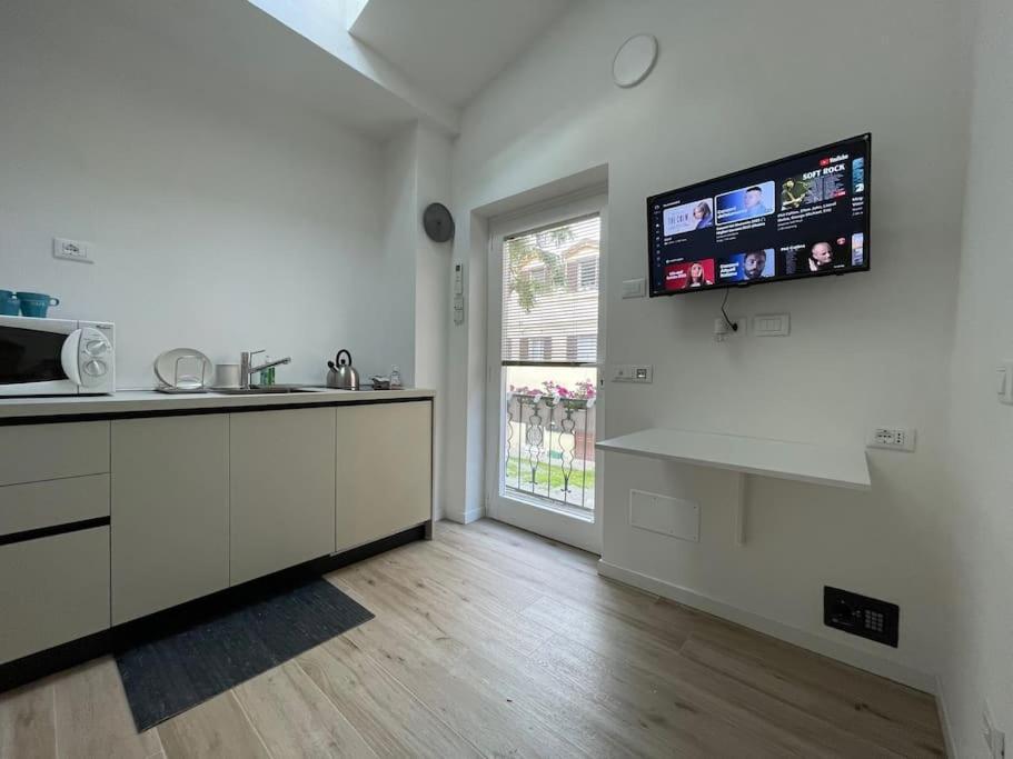 Appartement Grazioso Monolocale à Milan Extérieur photo