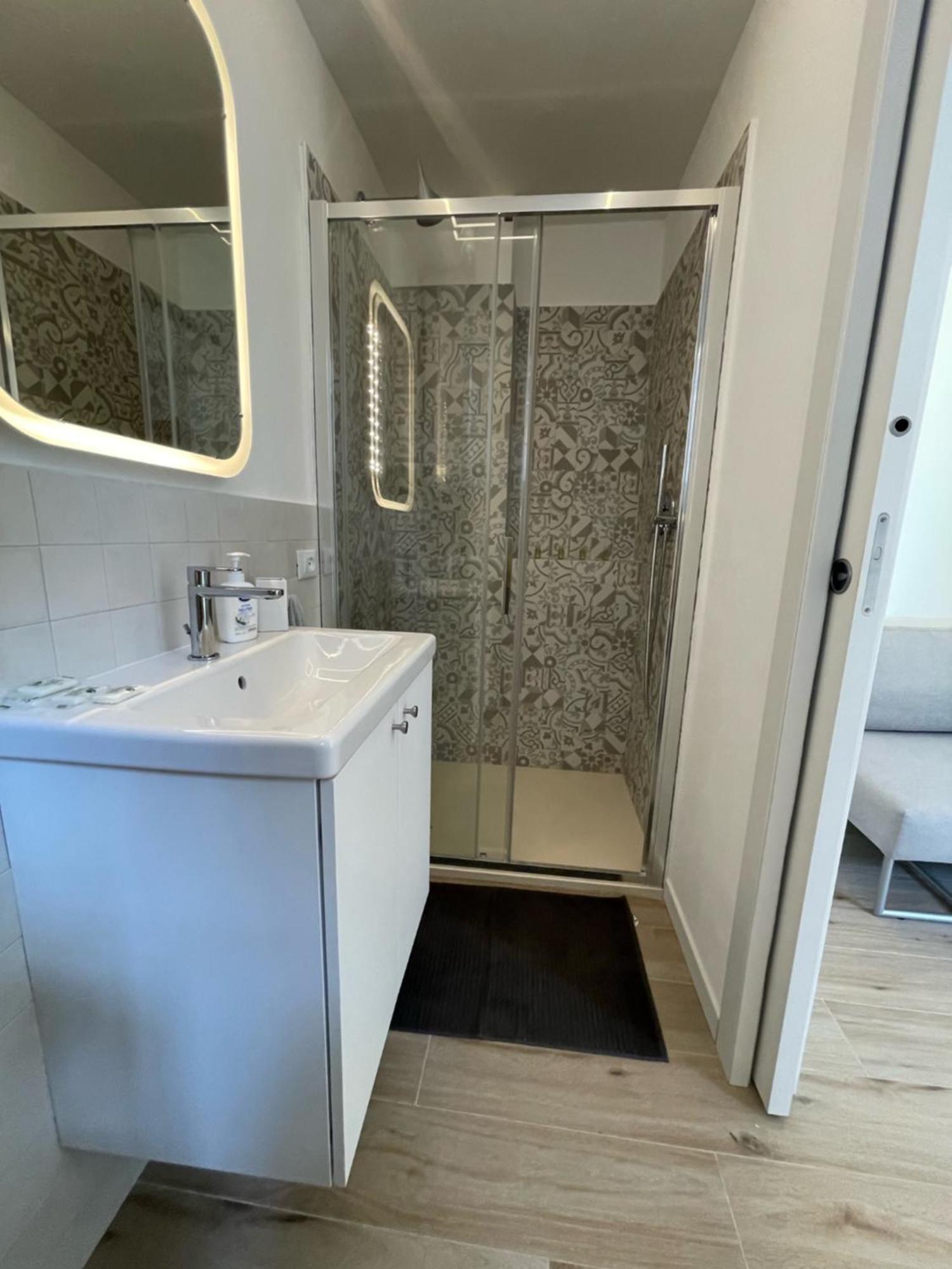 Appartement Grazioso Monolocale à Milan Extérieur photo