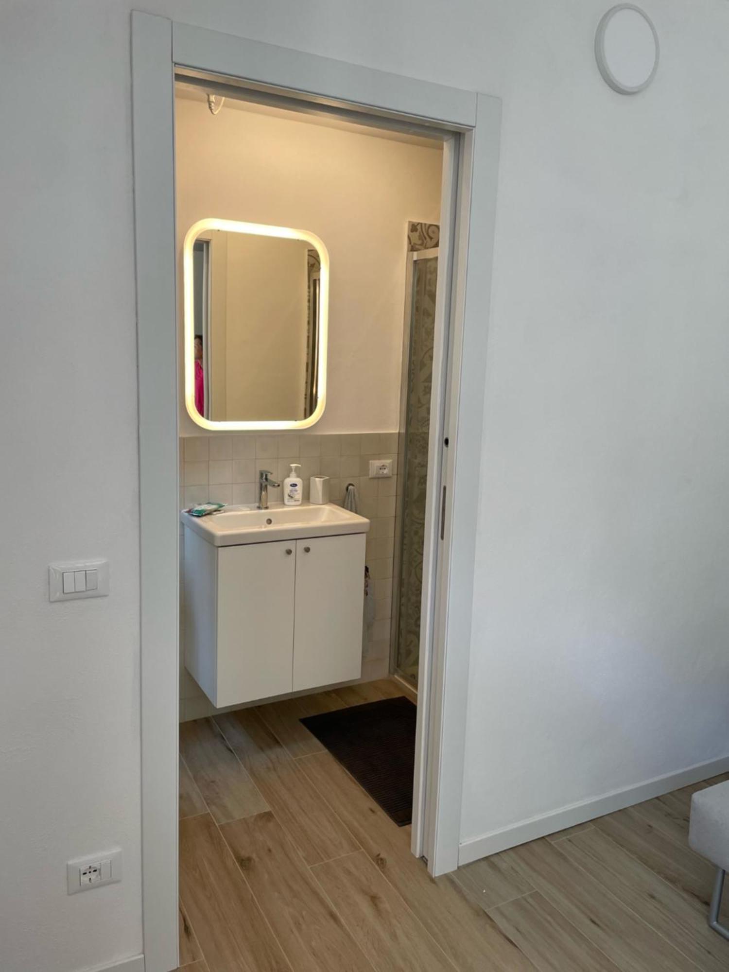 Appartement Grazioso Monolocale à Milan Extérieur photo